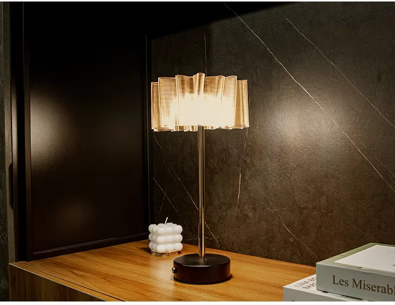 With this unique style and taste, interpretation of the beauty oflight luxury,3 colors induction dimming,